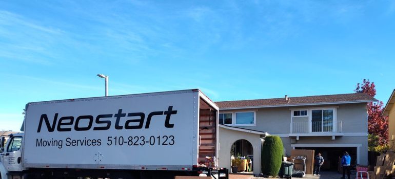 A Neostart truck