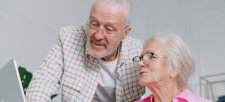 An elderly couple looking for movers San Leandro CA